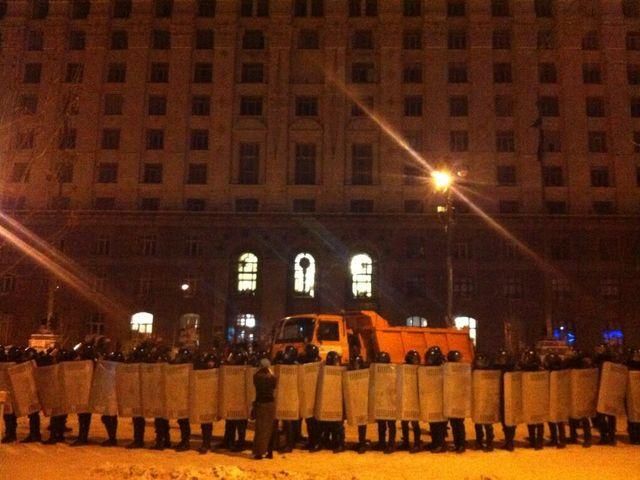 Главная задача - освободить проезжую часть по периметру Майдана, - милиция