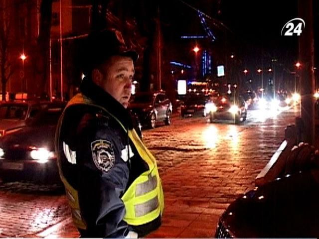 ДАІ заблокували центр Києва - не пускають транспорт на Майдан ДАІ заблокували центр Києва - не пускають транспорт на Майдан