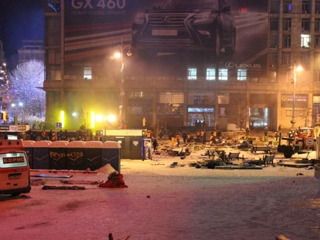 300 "титушок" провоцируют милицию возле Арсенальной и не пускают на Майдан 300 "титушок" провоцируют милицию возле Арсенальной и не пускают на Майдан