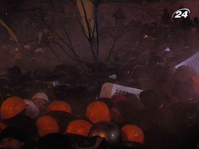 Кількість активістів на Майдані постійно зростає Кількість активістів на Майдані постійно зростає