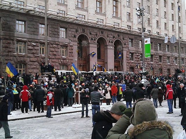 “Беркутівці” покинули будівлю КМДА