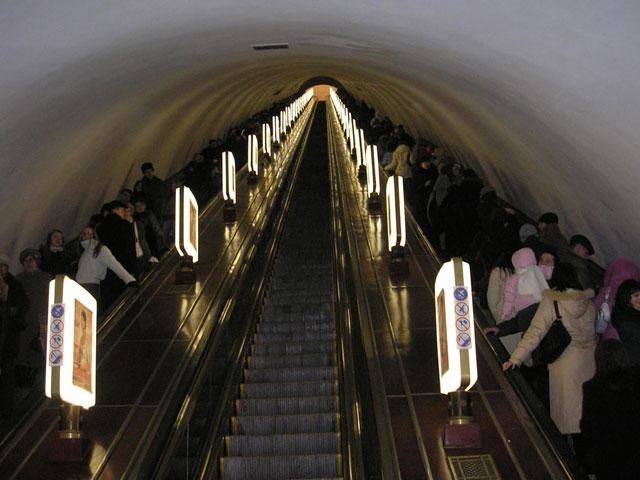 Відкрили станції метро "Майдан Незалежності" та "Хрещатик"