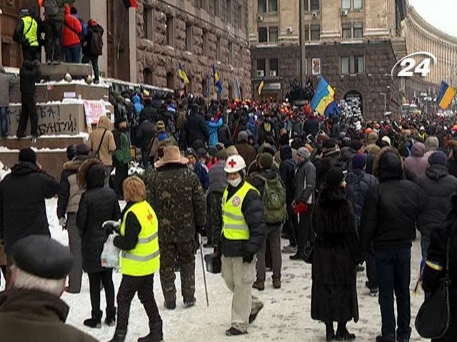 Активісти відновили барикади біля КМДА