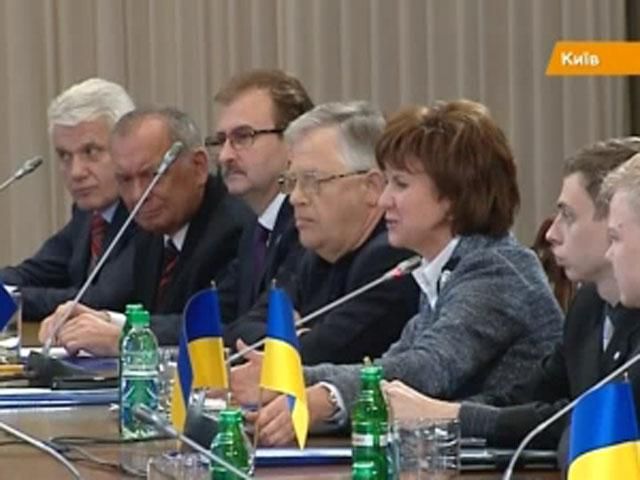 “Круглий стіл” Кравчука проходить за вчорашнім сценарієм - без опозиції “Круглий стіл” Кравчука проходить за вчорашнім сценарієм - без опозиції