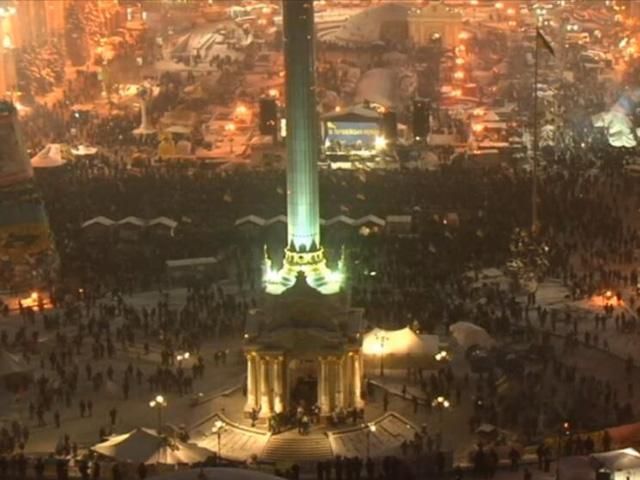 Євромайдан готується до нових атак, зміцнюють барикади Євромайдан готується до нових атак, зміцнюють барикади