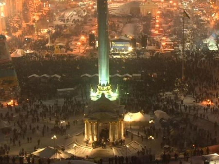 Євромайдан готується до нових атак, зміцнюють барикади Євромайдан готується до нових атак, зміцнюють барикади