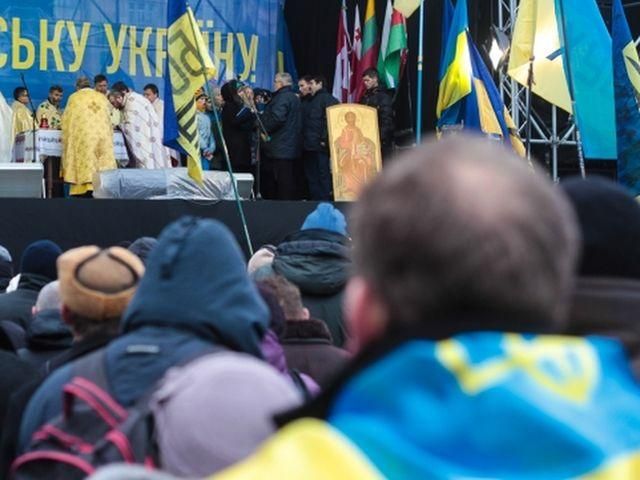 На Майдане духовенство разных конфессий помолилось за народ Украины