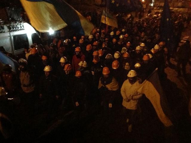 Євромайдан стоятиме як мінімум до 17 грудня Євромайдан стоятиме як мінімум до 17 грудня