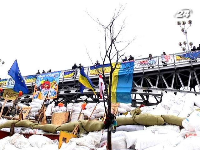 Українці з різних регіонів продовжують з’їжджатись на Майдан 