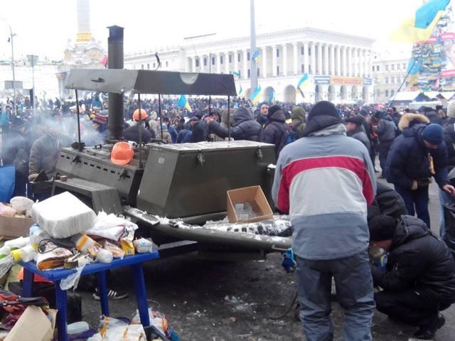 На Евромайдане - "чистый четверг"