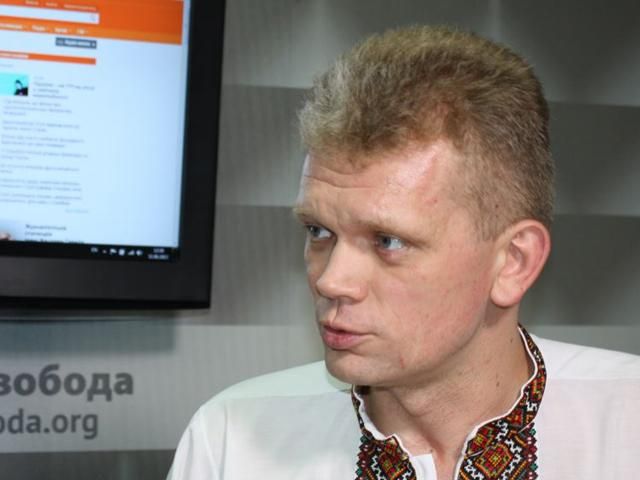 Машину нардепа-свободівця спалили, коли він з дружиною був у пологовому будинку Машину нардепа-свободівця спалили, коли він з дружиною був у пологовому будинку