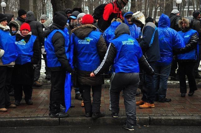 Бюджетників змушують їхати до Києва підтримувати Януковича
