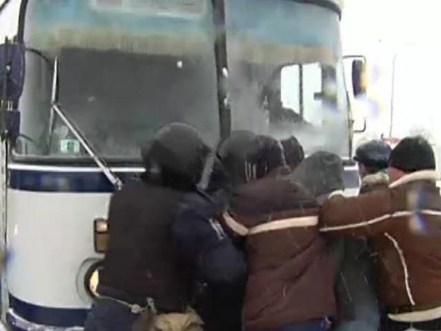 На двух активистов, которые блокировали Васильков, открыты уголовные производства На двух активистов, которые блокировали Васильков, открыты уголовные производства