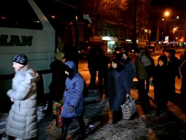 Із Дніпропетровська на Київ виїхало 40 автобусів на мітинг "за Януковича" (Відео)