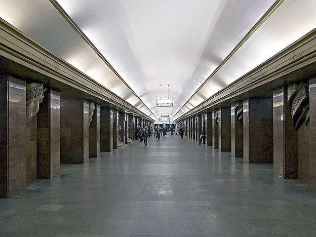 Машиніст метро закликав пасажирів вийти і допомогти під час зачистки Майдану Машиніст метро закликав пасажирів вийти і допомогти під час зачистки Майдану