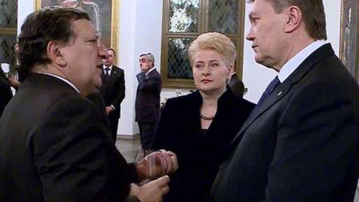 Те, кто занимался подготовкой Соглашения об ассоциации, будут отстранены, - Янукович Те, кто занимался подготовкой Соглашения об ассоциации, будут отстранены, - Янукович
