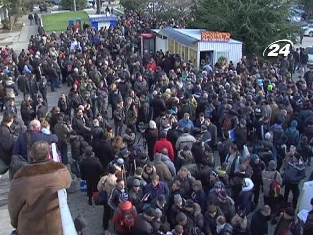 З Криму до Києва підтримати Президента поїхало 2 тисячі людей