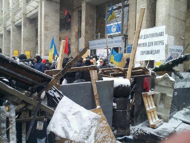 Між Євромайданом і антимайданом організують нейтральну смугу Між Євромайданом і антимайданом організують нейтральну смугу