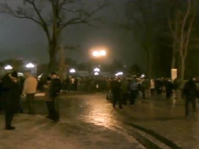 До "тітушок" у Маріїнському парку прибула підмога (Відео) До "тітушок" у Маріїнському парку прибула підмога (Відео)