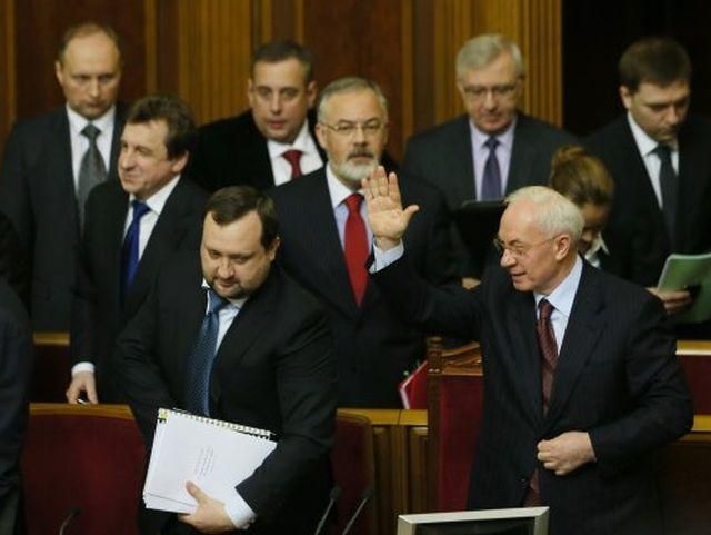 Опозиція повторно збирає підписи за відставку уряду Опозиція повторно збирає підписи за відставку уряду