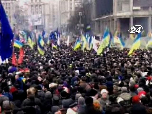 "Народне віче" зібрало на Майдані близько 200 тисяч людей "Народне віче" зібрало на Майдані близько 200 тисяч людей