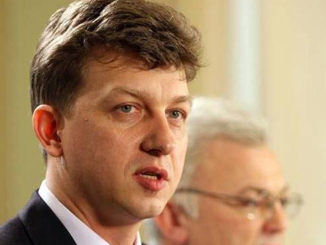 Для розгляду відставки Азарова зібрали потрібну кількість підписів