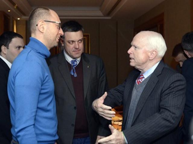 Сенатори США на Євромайдані підтримали євроінтеграційні прагнення українців Сенатори США на Євромайдані підтримали євроінтеграційні прагнення українців