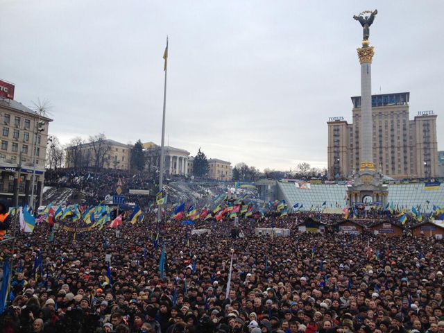 Народное вече на Майдане завершилось, активисты пошли пикетировать здания ЦИК, СБУ и МВД