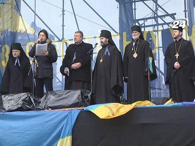 Представники усіх конфесій помолились на Євромайдані