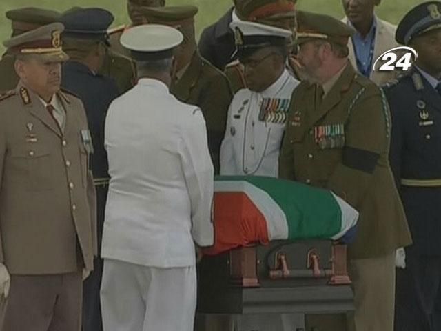 Сегодня похоронят Нельсона Манделу Сегодня похоронят Нельсона Манделу