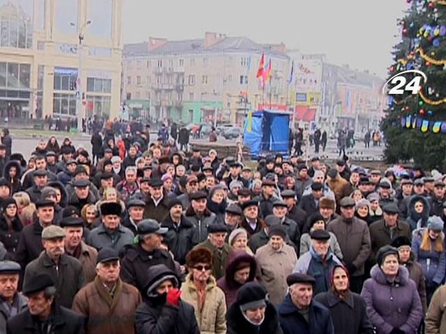 На "Народное вече" в Луцке вышло около тысячи человек На "Народное вече" в Луцке вышло около тысячи человек