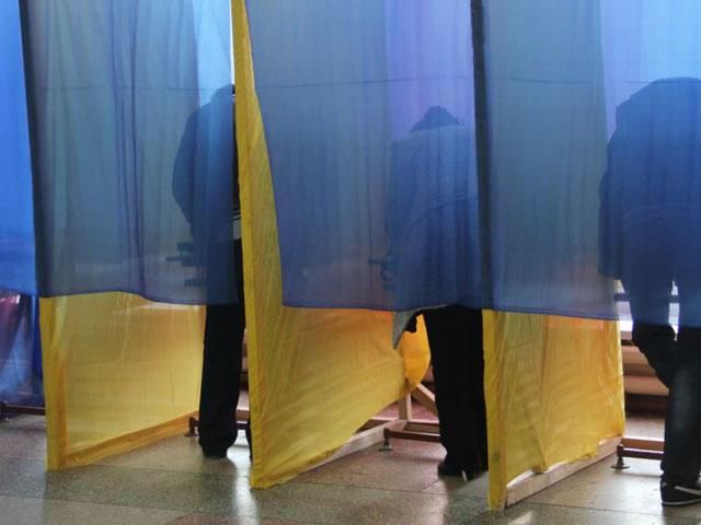 На 132-му окрузі голова комісії напав на спостерігача На 132-му окрузі голова комісії напав на спостерігача