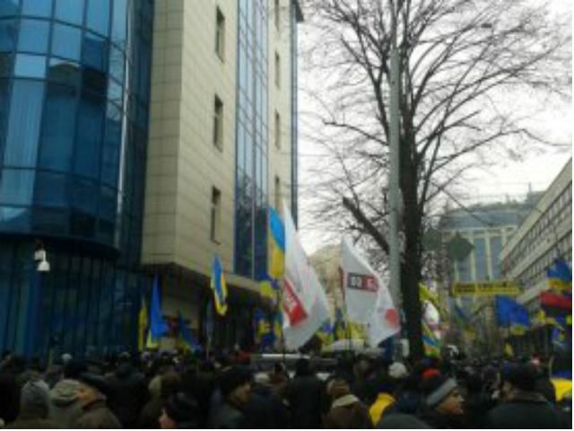 Участники Евромайдана пикетировали банк сына Януковича