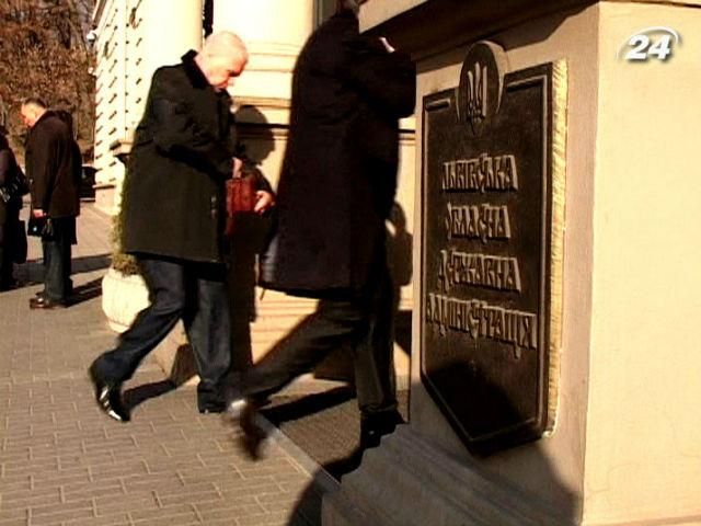 Львовский облсовет выселил и лишил полномочий местную ОГА