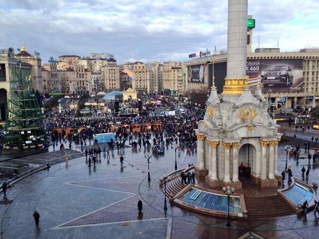 Майдан предупредил: не дадут вывозить мусор - отнесут его на Банковую