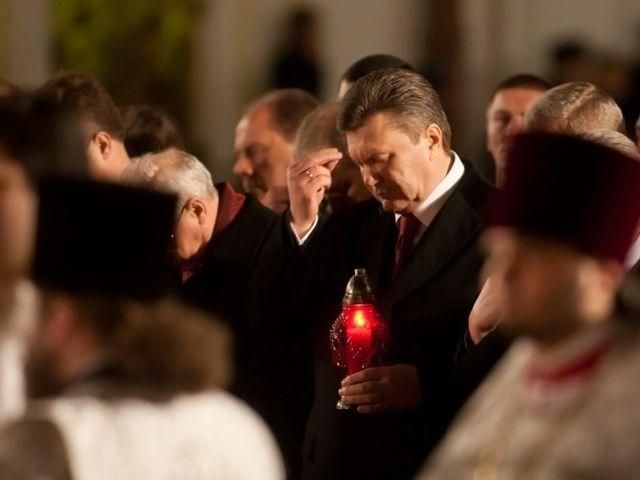 Янукович закликав українців у свято Миколая робити добрі вчинки
