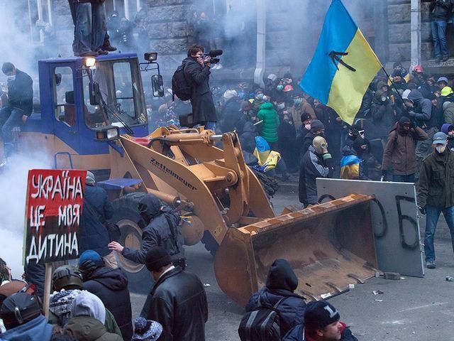 Янукович розповів, яку пісню слухав, коли штурмували Банкову Янукович розповів, яку пісню слухав, коли штурмували Банкову