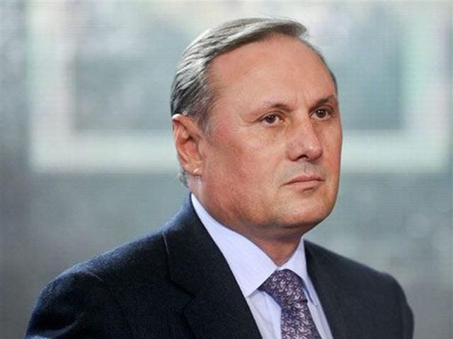 Єфремов спокійний, попри те, що з фракції Партії регіонів виходять нардепи Єфремов спокійний, попри те, що з фракції Партії регіонів виходять нардепи