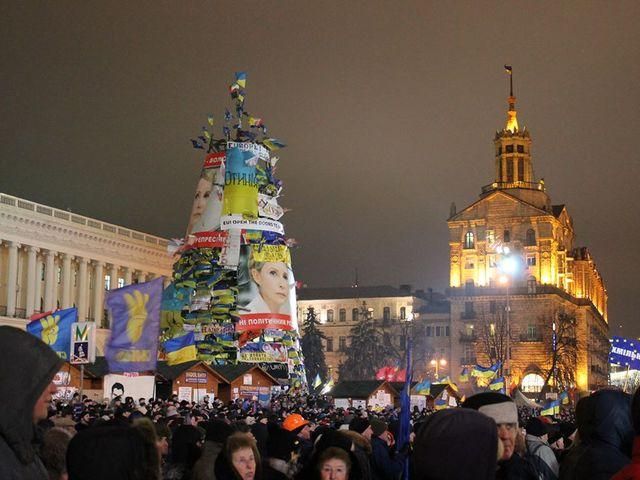 У ПР продовжують хвилюватись за свята біля "йолки": майданам пропонують роз'їхатись У ПР продовжують хвилюватись за свята біля "йолки": майданам пропонують роз'їхатись