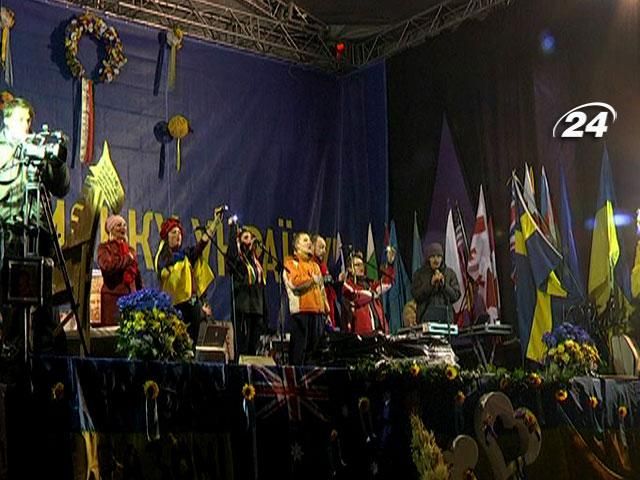 Евромайдан простоял тридцатую ночь Евромайдан простоял тридцатую ночь