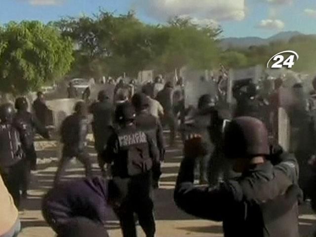 У Мексиці батьки школярів побились із вчителями У Мексиці батьки школярів побились із вчителями