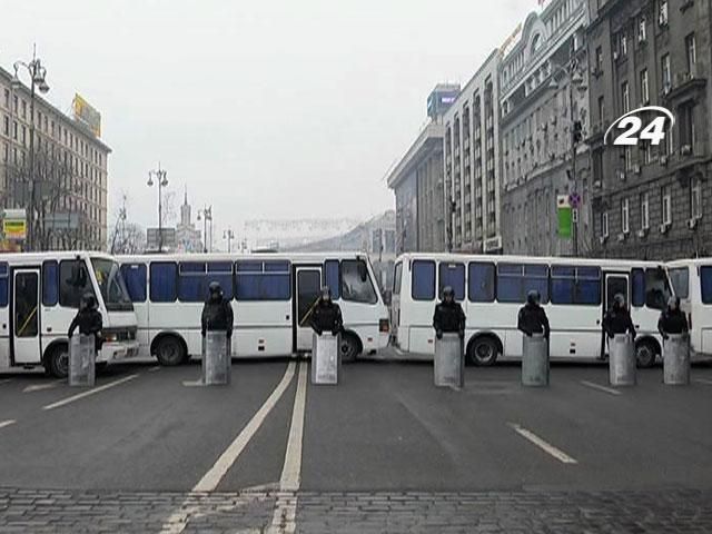 Євромайдан оточили бійці спецпідрозділу "Барс"