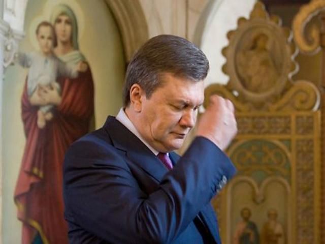 Янукович помолился за завершение 2013 года