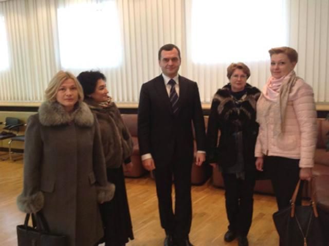 Жінки-депутати закликали Захарченка піти у відставку  - 20 грудня 2013 - Телеканал новин 24