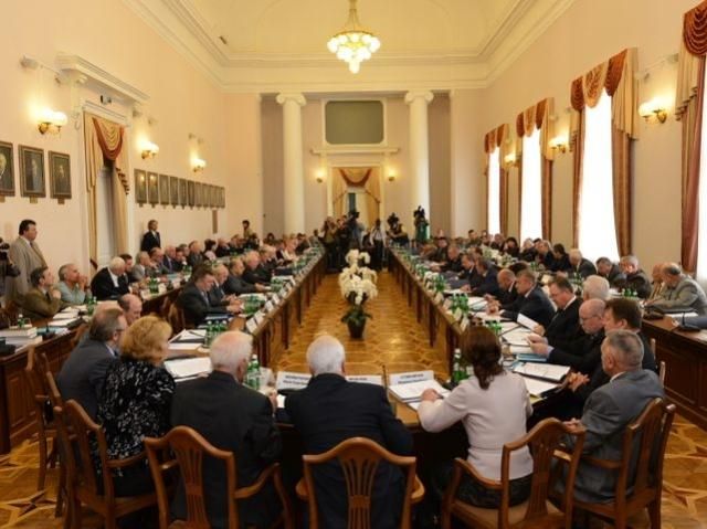 Асамблея Кравчука підготувала концепцію змін до Конституції 
