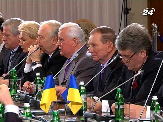 Итоги круглого стола. Оппозиция и президент заседание проигнорировали Итоги круглого стола. Оппозиция и президент заседание проигнорировали