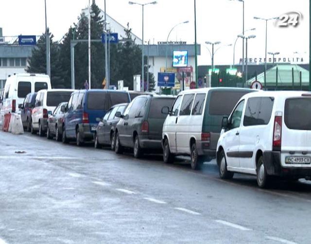 Перед святами черги на кордоні збільшились майже вдвічі