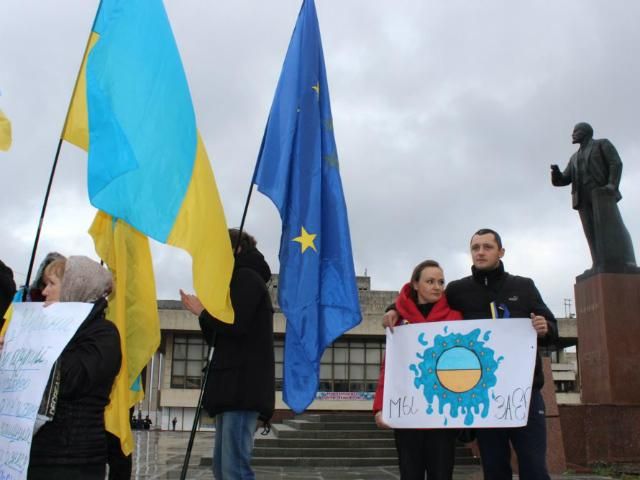 В Симферополе обстреляли автомобиль активиста Евромайдана