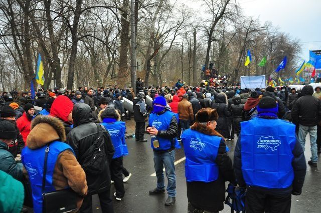 В Мариинском парке - несколько тысяч человек, палаточный городок возле Кабмина сворачивают