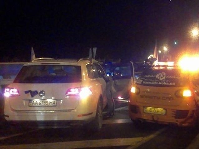 Активисты с Майдана поехали в гости к Януковичу Активисты с Майдана поехали в гости к Януковичу